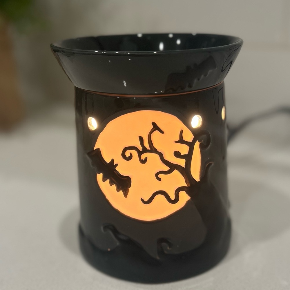 SCENTSY “Fright Night” Full Size Warmer - Picture 8 of 8